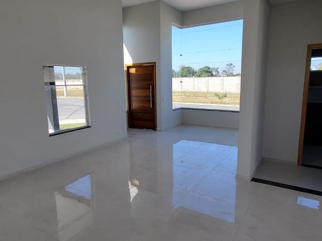 Casa com 258m², à venda, no bairro Aterrado em Tremembé