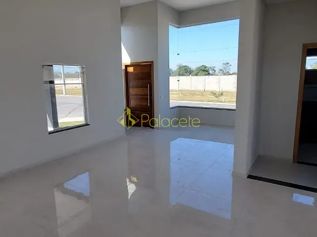 Casa com 258m², à venda, no bairro Aterrado em Tremembé