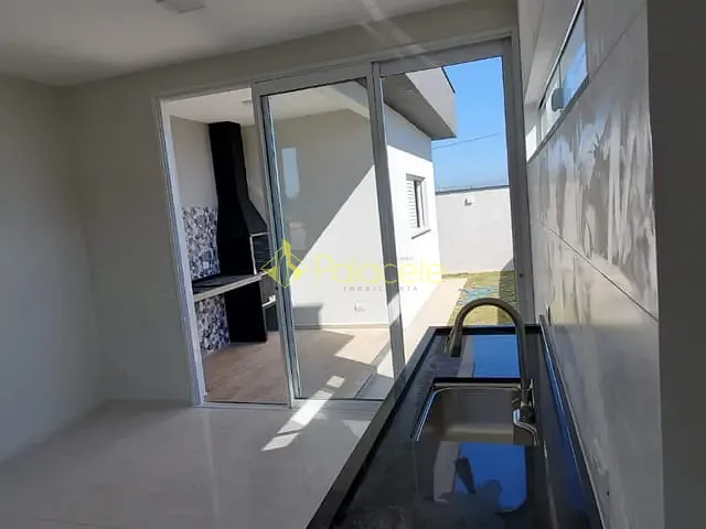 Casa com 258m², à venda, no bairro Aterrado em Tremembé