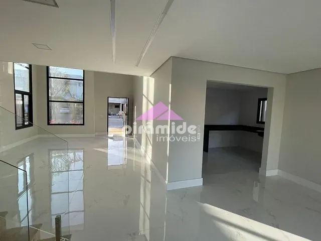 Casa com 300m² 3 quartos e 4 banheiros, à venda, no bairro Condomínio Terras do Vale em Caçapava