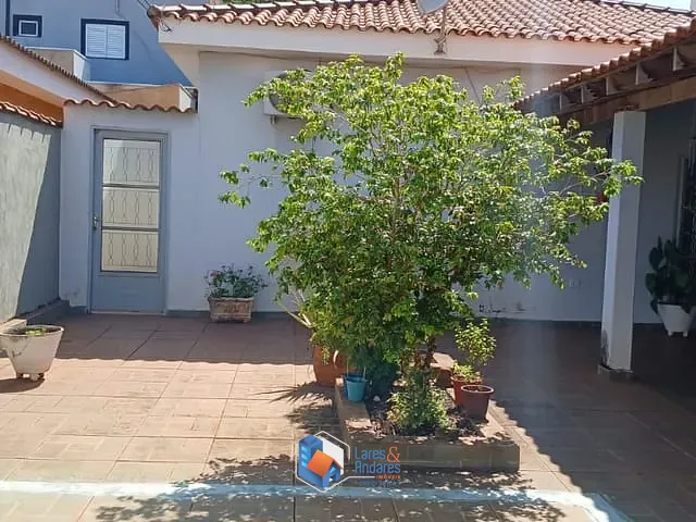 Casa com 275m² 2 quartos e 2 banheiros, à venda, no bairro Parque Residencial Cândido Portinari em Ribeirão Preto