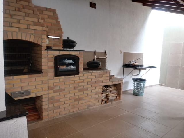 Casa com 250m² 4 quartos e 1 banheiro, à venda, no bairro Loteamento Residencial Andrade em Pindamonhangaba