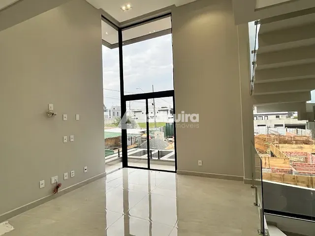 Casa 3 quartos e 4 banheiros, à venda, no bairro Jardim Carvalho em Ponta Grossa