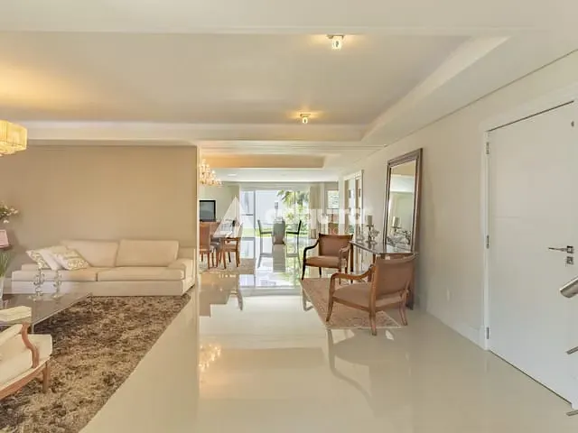 Casa com 582m² 3 quartos e 6 banheiros, à venda, no bairro Orfãs em Ponta Grossa