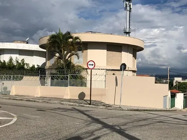 Casa com 300m² 4 quartos e 2 banheiros, à venda, no bairro Vila Trujillo em Sorocaba