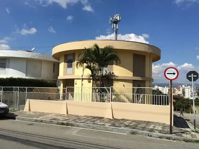 Casa com 300m² 4 quartos e 2 banheiros, à venda, no bairro Vila Trujillo em Sorocaba