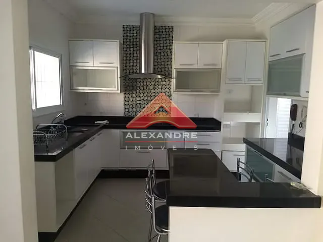 Casa com 317m² 4 quartos e 3 banheiros, à venda, no bairro Jardim Valparaíba em São José dos Campos