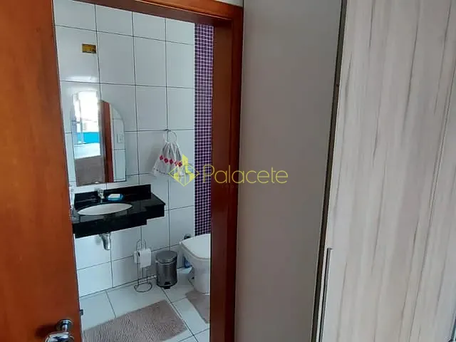 Casa 3 quartos e 5 banheiros, à venda, no bairro Piracangaguá em Taubaté