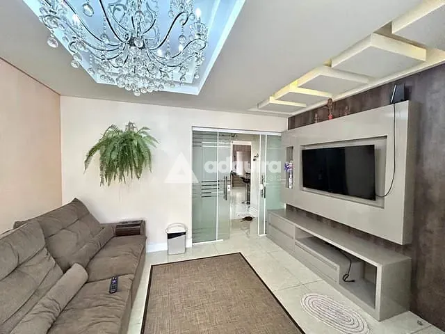 Casa com 359m² 4 quartos e 3 banheiros, à venda, no bairro Neves em Ponta Grossa