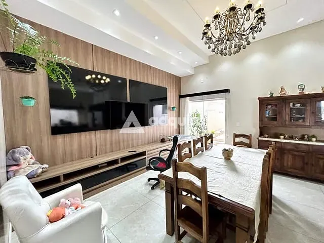 Casa com 359m² 4 quartos e 3 banheiros, à venda, no bairro Neves em Ponta Grossa