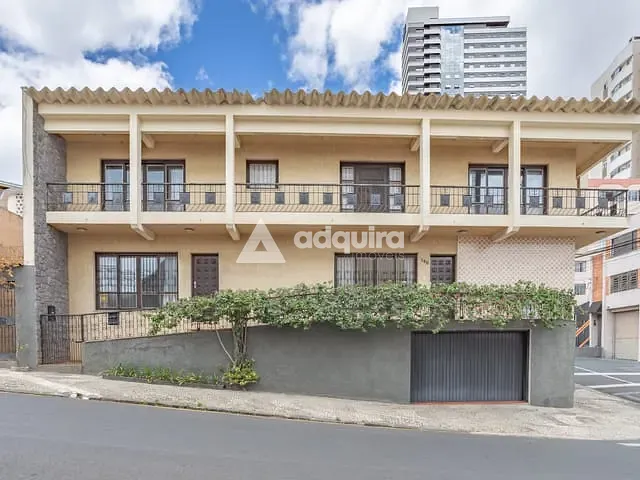 Casa 5 quartos e 4 banheiros, à venda, no bairro Centro em Ponta Grossa