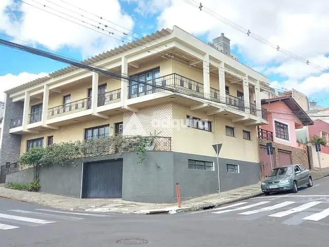 Casa 5 quartos e 4 banheiros, à venda, no bairro Centro em Ponta Grossa