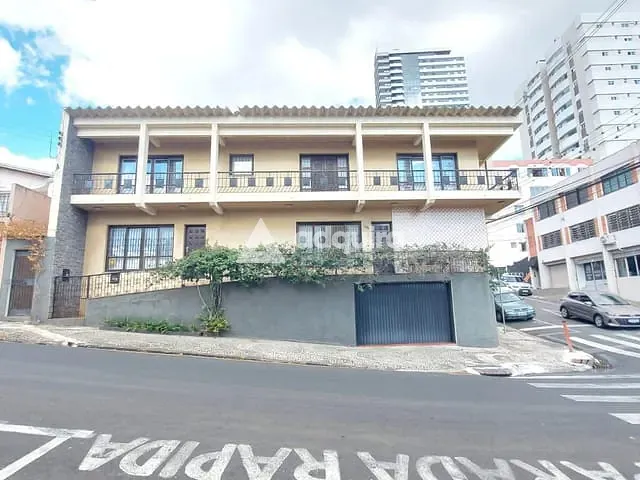 Casa 5 quartos e 4 banheiros, à venda, no bairro Centro em Ponta Grossa