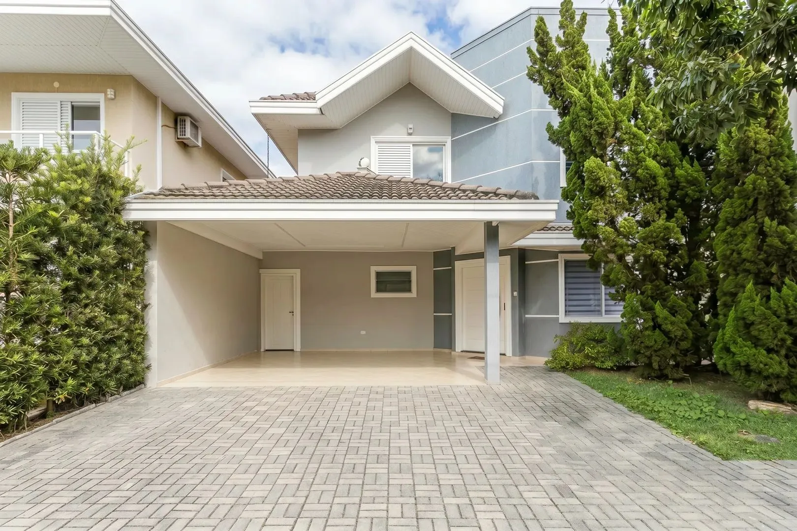 Casa, 4 quartos, 230 m² - Foto 1
