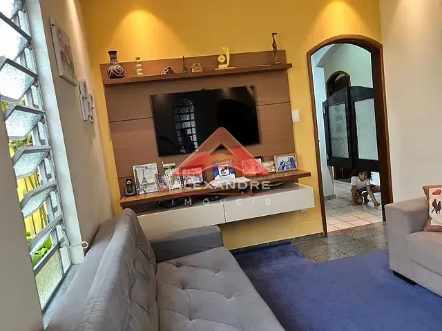 Casa com 250m² 3 quartos e 1 banheiro, à venda, no bairro Jardim Nova Detroit em São José dos Campos