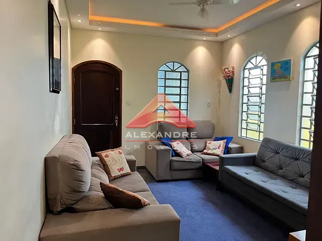 Casa com 250m² 3 quartos e 1 banheiro, à venda, no bairro Jardim Nova Detroit em São José dos Campos
