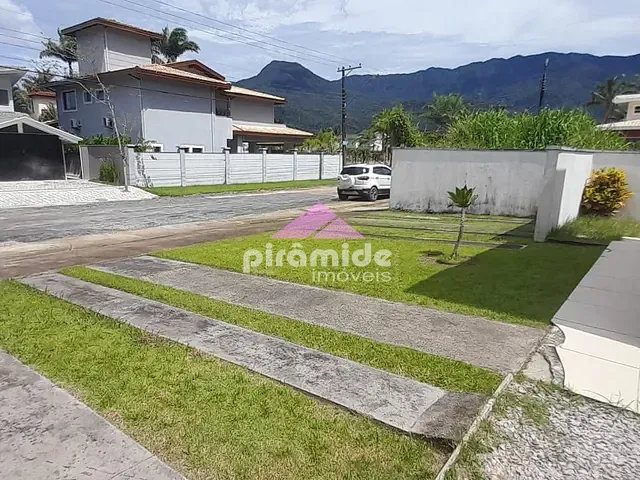 Casa com 360m² 3 quartos e 4 banheiros, à venda, no bairro Mar Verde em Caraguatatuba