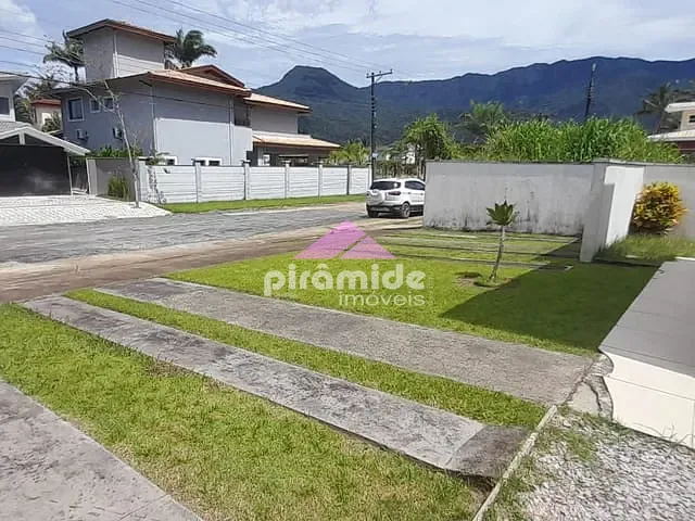 Casa com 360m² 3 quartos e 4 banheiros, à venda, no bairro Mar Verde em Caraguatatuba