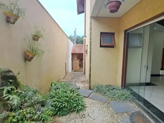 Casa com 325m² 3 quartos e 2 banheiros, para alugar, no bairro Urbanova em São José Dos Campos