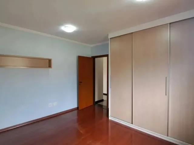 Casa com 325m² 3 quartos e 2 banheiros, para alugar, no bairro Urbanova em São José Dos Campos