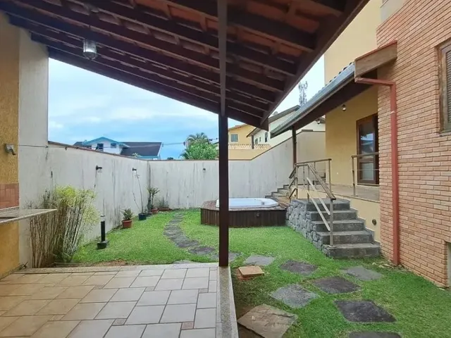 Casa com 325m² 3 quartos e 2 banheiros, para alugar, no bairro Urbanova em São José Dos Campos