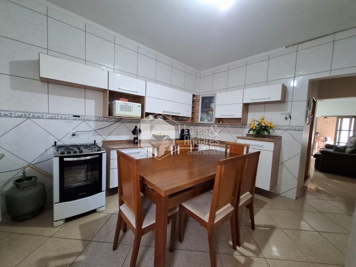 Casa à venda com 3 quartos, 167m² - Foto 1