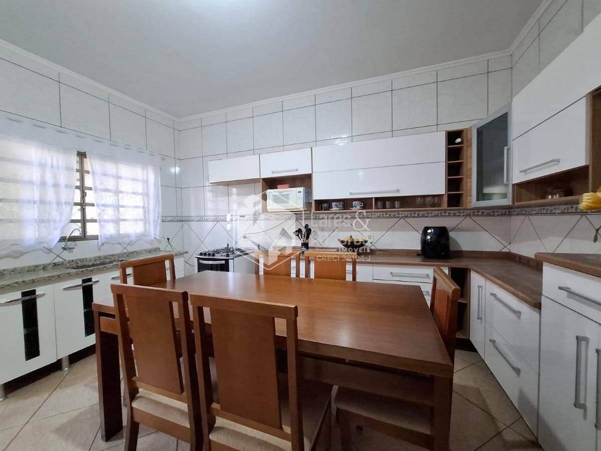 Casa à venda com 3 quartos, 167m² - Foto 2