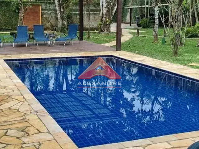 Casa com 1500m² 4 quartos e 3 banheiros, à venda, no bairro Praia de Camburi em São Sebastião