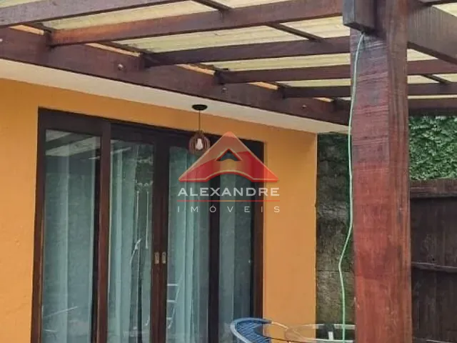 Casa com 1500m² 4 quartos e 3 banheiros, à venda, no bairro Praia de Camburi em São Sebastião