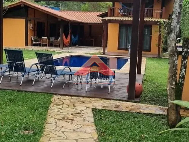 Casa com 1500m² 4 quartos e 3 banheiros, à venda, no bairro Praia de Camburi em São Sebastião