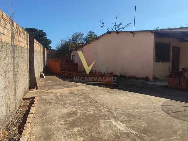 Casa com 300m² 3 quartos e 2 banheiros, à venda, no bairro Jibran El Hadj em Anápolis