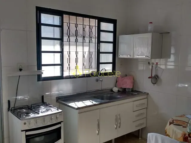 Casa com 125m² 2 quartos e 1 banheiro, à venda, no bairro São Gonçalo em Taubaté