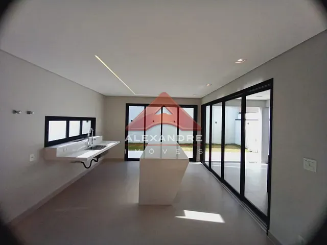 Casa com 250m² 4 quartos e 2 banheiros, à venda, no bairro Malibu em Caçapava