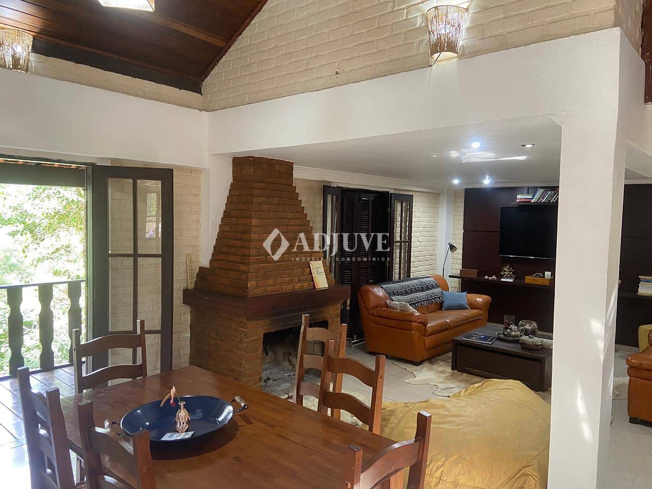 Casa à venda com 4 quartos, 219m² - Foto 4