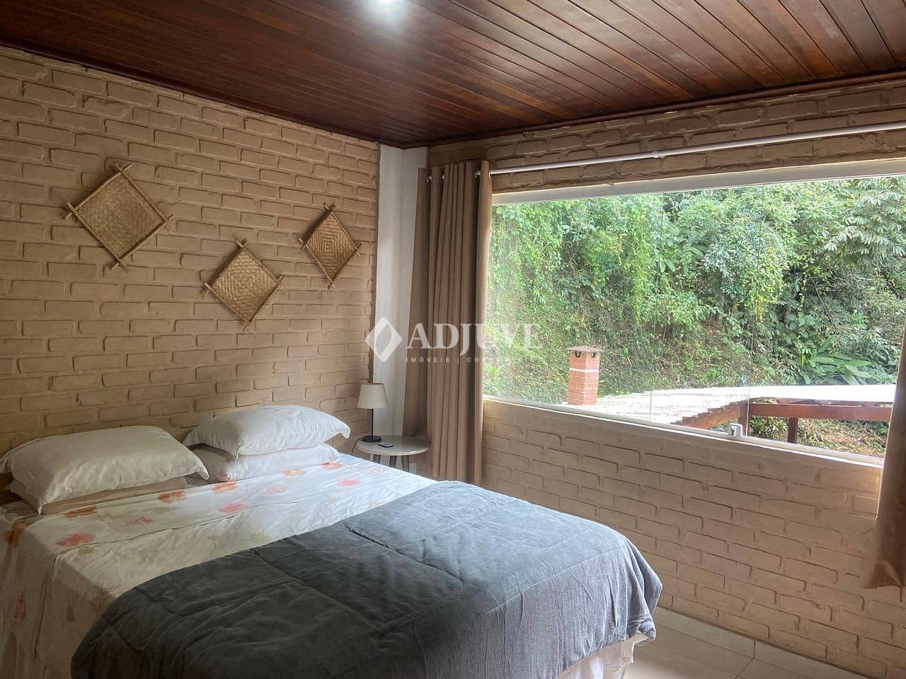 Casa à venda com 4 quartos, 219m² - Foto 17