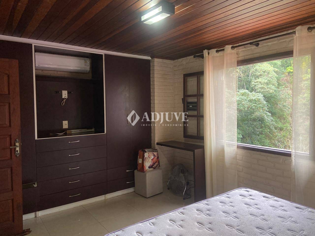 Casa à venda com 4 quartos, 219m² - Foto 25