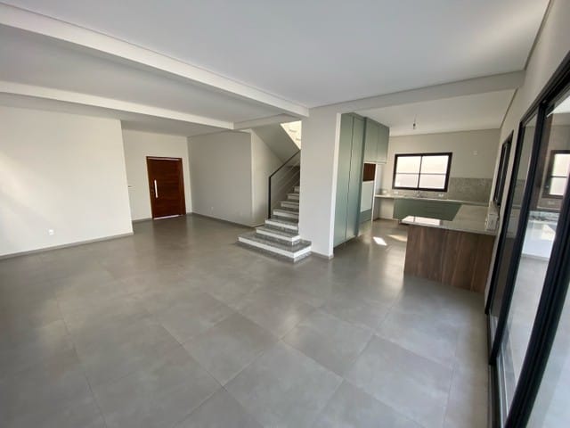 Casa com 300m² 4 quartos e 3 banheiros, à venda, no bairro Bairro do Grama em Caçapava