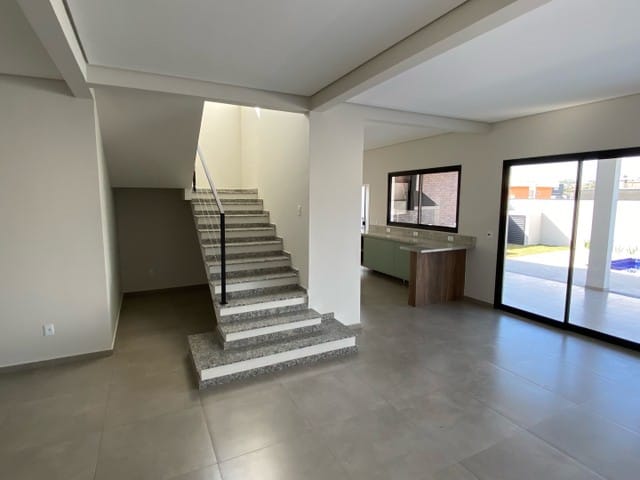 Casa com 300m² 4 quartos e 3 banheiros, à venda, no bairro Bairro do Grama em Caçapava