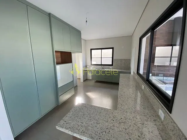 Casa com 300m² 4 quartos e 3 banheiros, à venda, no bairro Bairro do Grama em Caçapava