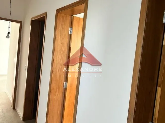 Casa com 250m² 3 quartos e 1 banheiro, à venda, no bairro Jardim das Flores em São José dos Campos