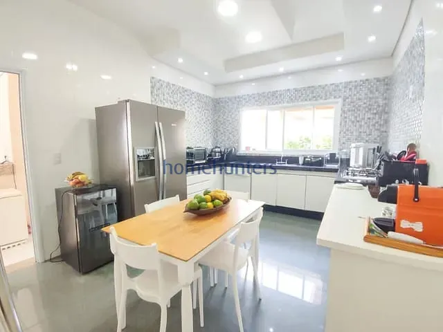 Casa com 360m² 4 quartos e 6 banheiros, à venda, no bairro Swiss Park em Campinas