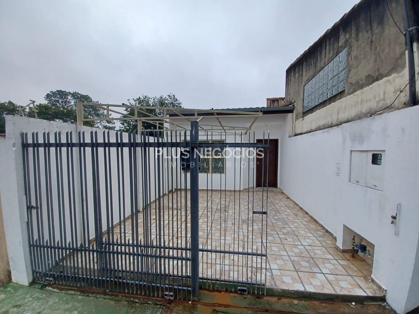 Casa à venda com 3 quartos, 110m² - Foto 1