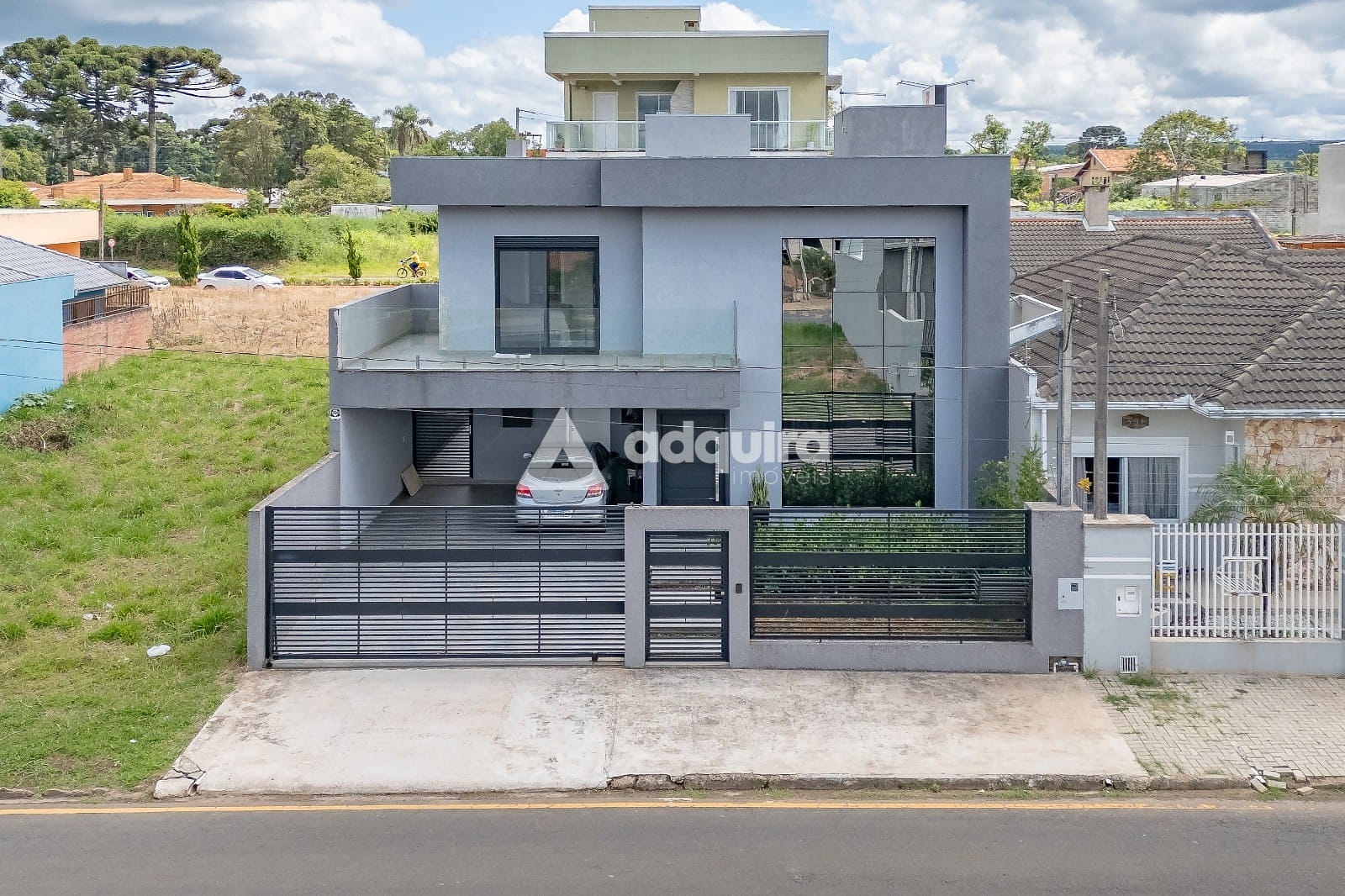 Sobrado, 4 quartos, 242 m² - Foto 1