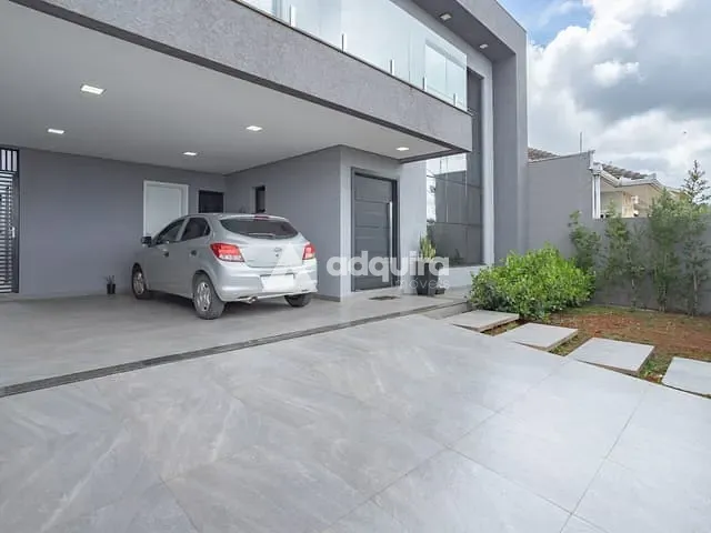 Sobrado com 300m² 4 quartos e 6 banheiros, à venda, no bairro Centro em Carambeí