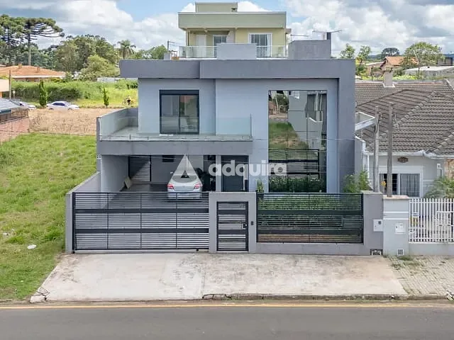 Sobrado com 300m² 4 quartos e 6 banheiros, à venda, no bairro Centro em Carambeí