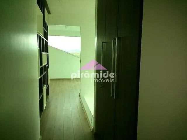 Casa com 500m² 5 quartos e 3 banheiros, à venda, no bairro Urbanova em São José dos Campos
