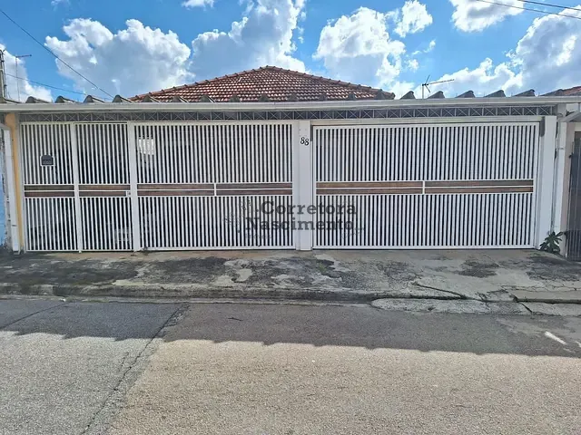 Casa com 300m², à venda, no bairro Parque Santo Antonio em Jacareí