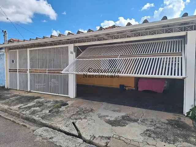 Casa com 300m², à venda, no bairro Parque Santo Antonio em Jacareí