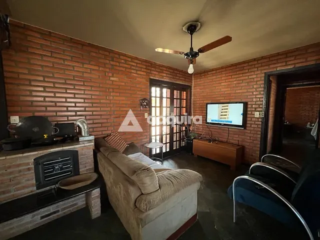 Casa 3 quartos e 2 banheiros, para alugar, no bairro Uvaranas em Ponta Grossa