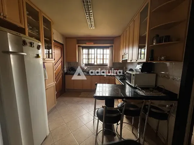 Casa 3 quartos e 2 banheiros, para alugar, no bairro Uvaranas em Ponta Grossa
